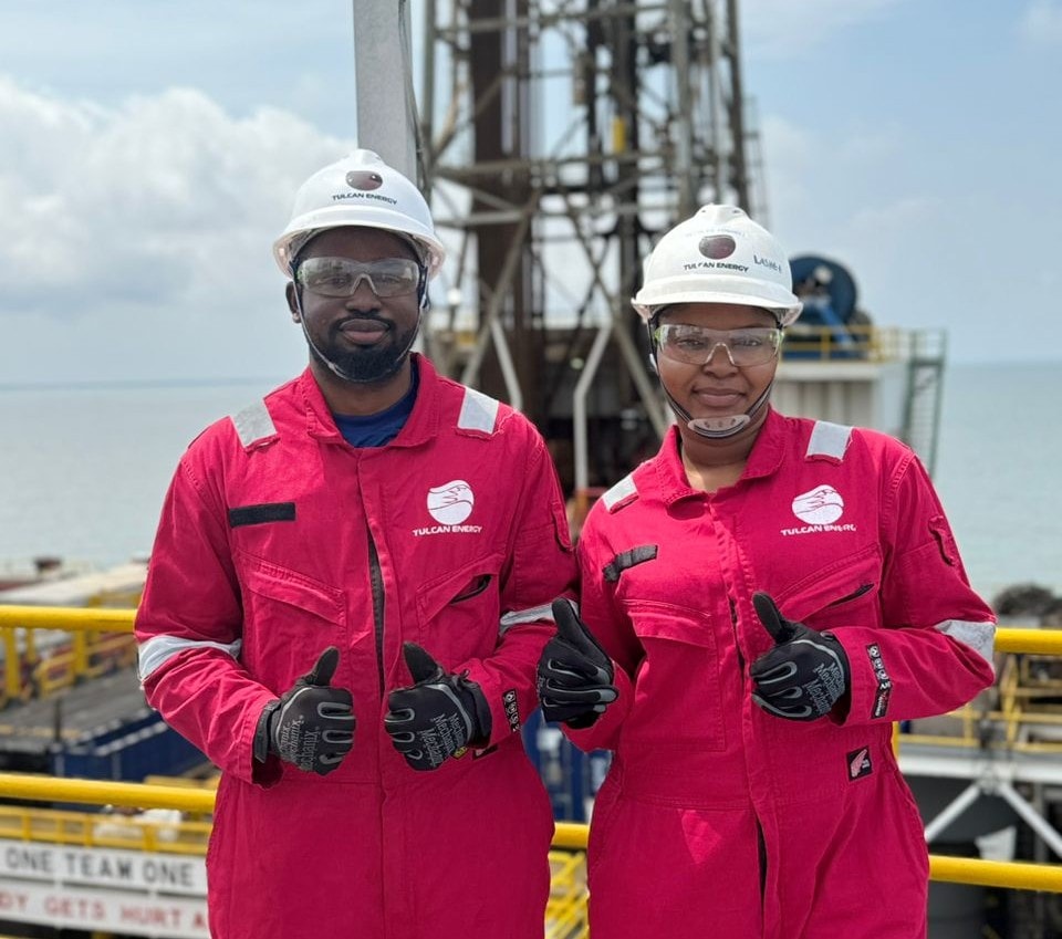 tulcan interns on rig